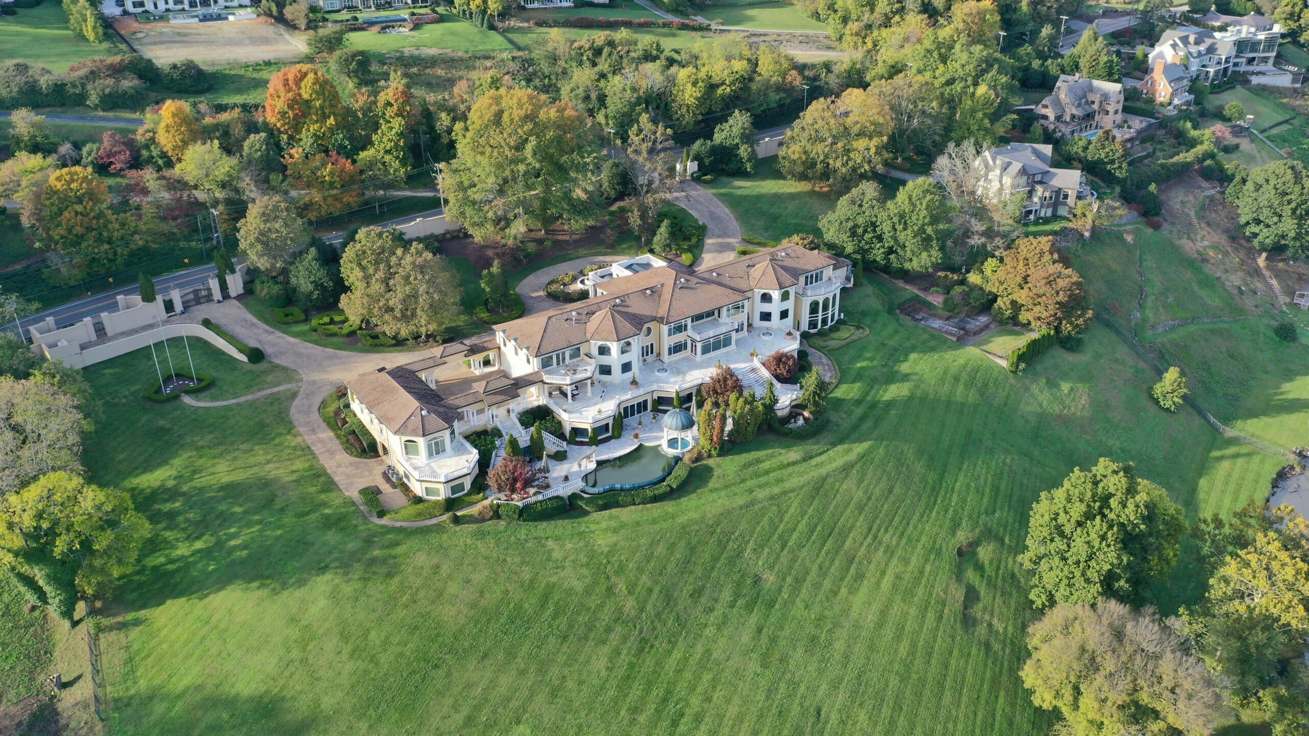 Aerial view of a grand estate surrounded by lush greenery in Knoxville, Tennessee.